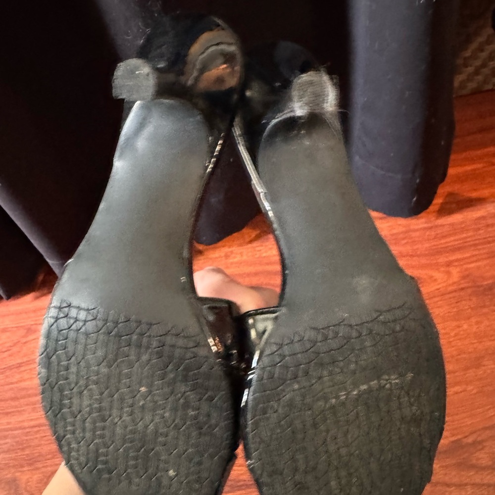 Like New- Kelly & Katie Black Patent Bow Slip-On Heels - Picture 3 of 4